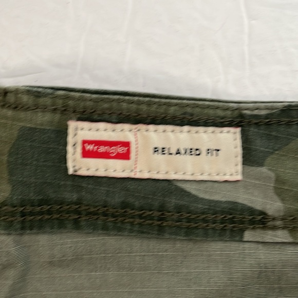 Wrangler camouflage relaxed fit  shorts men’s size 42, 10” inseam NWT - Picture 6 of 11
